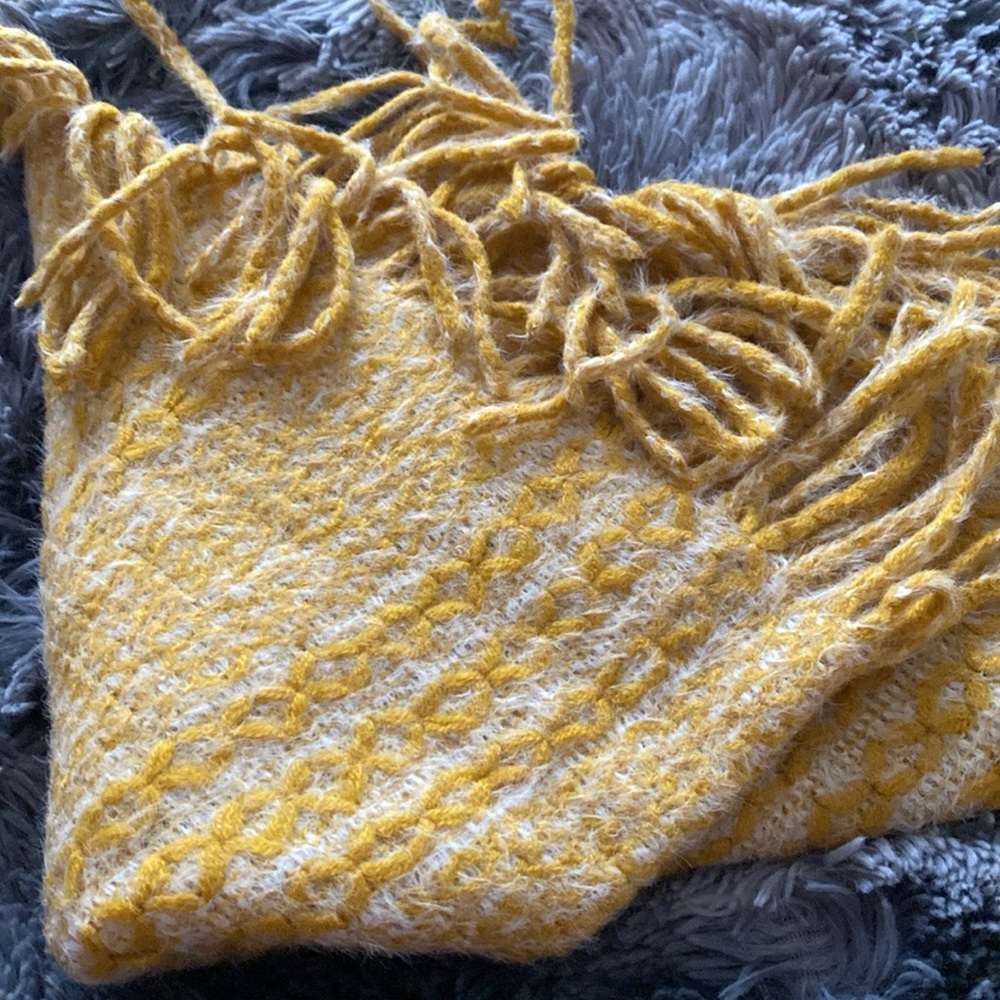 Beautiful Scarf - Picture 5 of 6